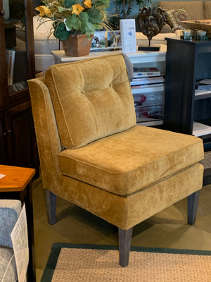 Cozy armless chair in Stain-protected fabric - Showroom Models